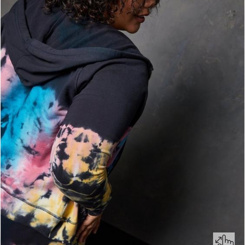 Torrid LoveSick Faded Wash Zip Up Hoodie & Shorts - Picture 4 of 4